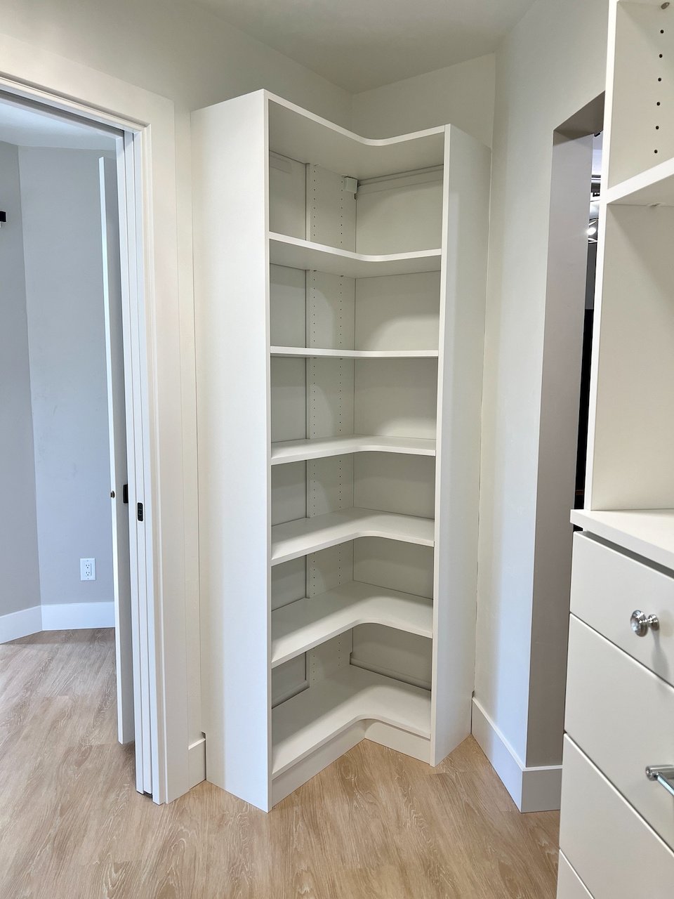 walk-in closet 