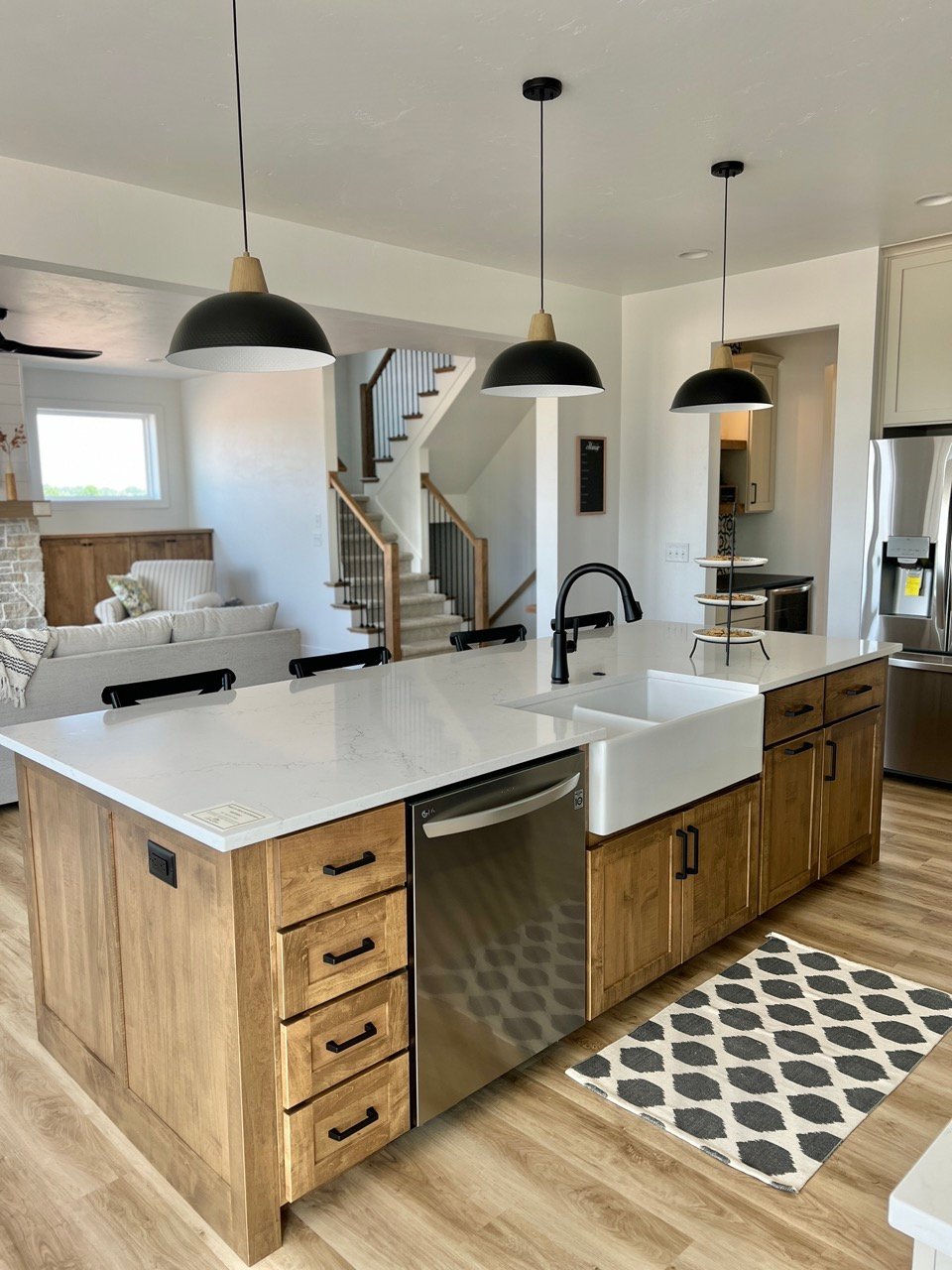 Oak wood kitchen island.