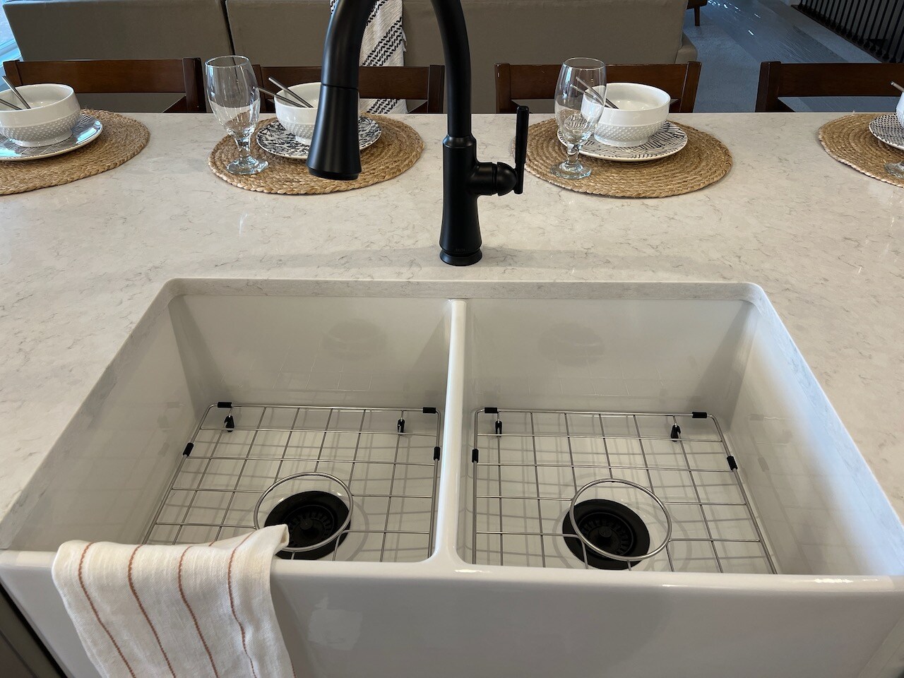 white apron sink with black faucet.